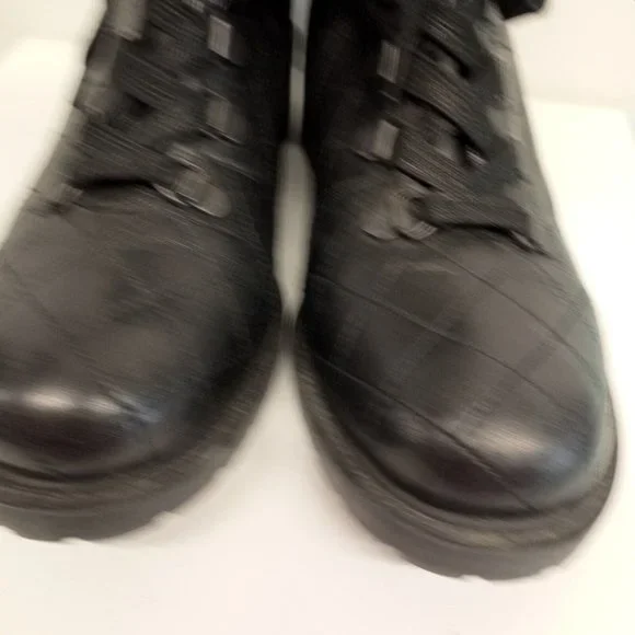 Fantastic Steve Madden Black Boots. Size 9.5. Woven Pattern. - Picture 2 of 7